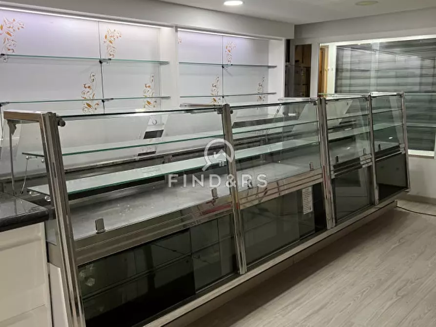 Immagine 8 di Negozio in vendita  in Strada Statale a Reggio Di Calabria