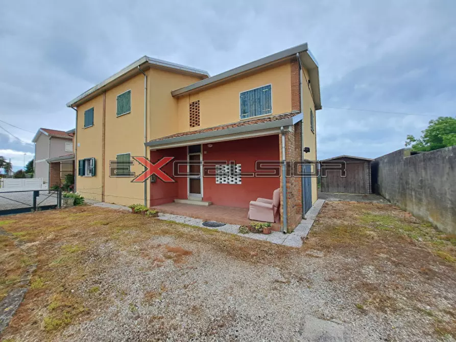 Immagine 1 di Casa bifamiliare in vendita  in Via G. Matteotti n. 20 bis - Cavarzere (VE) a Correzzola