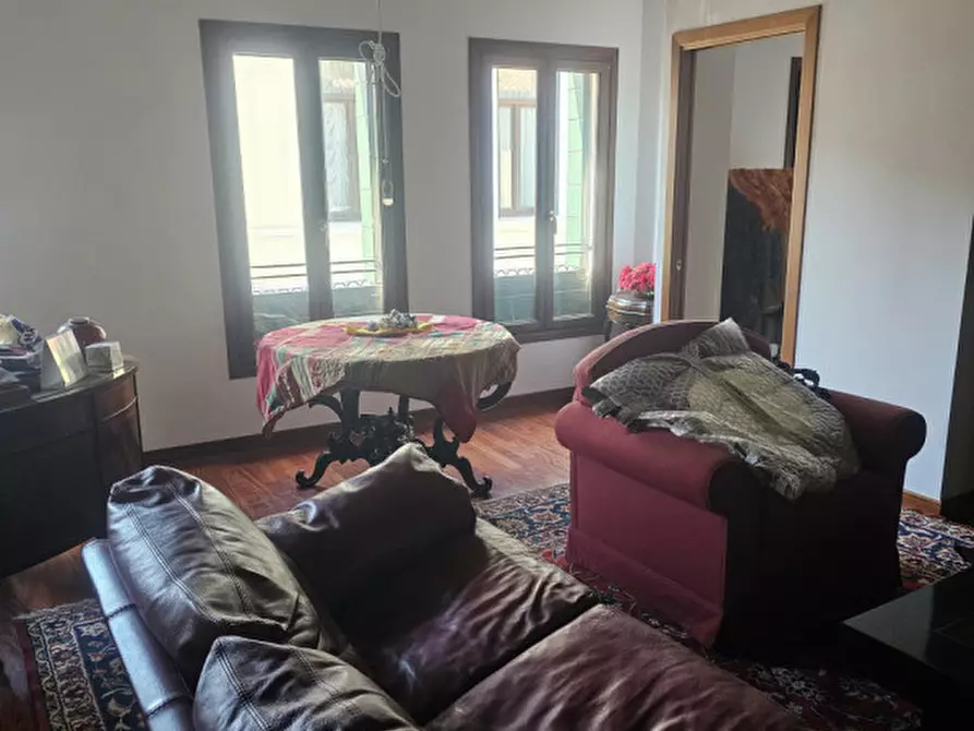 Immagine 2 di Palazzo in vendita  in riviera Mugnai a Padova