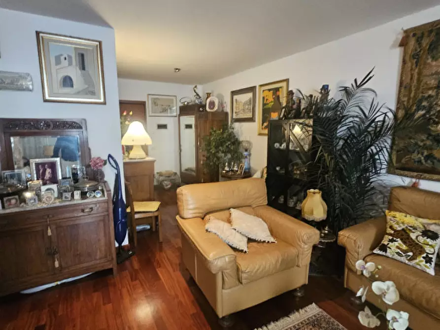 Immagine 31 di Palazzo in vendita  in riviera Mugnai a Padova