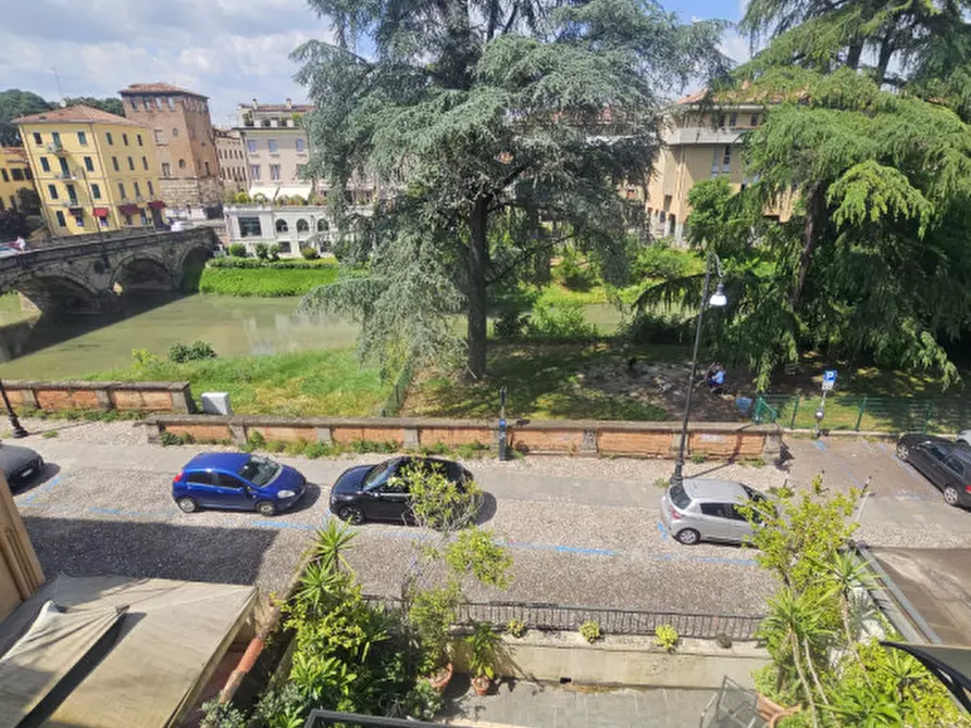 Immagine 55 di Palazzo in vendita  in riviera Mugnai a Padova