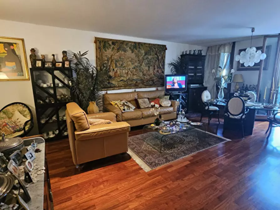 Immagine 73 di Palazzo in vendita  in riviera Mugnai a Padova