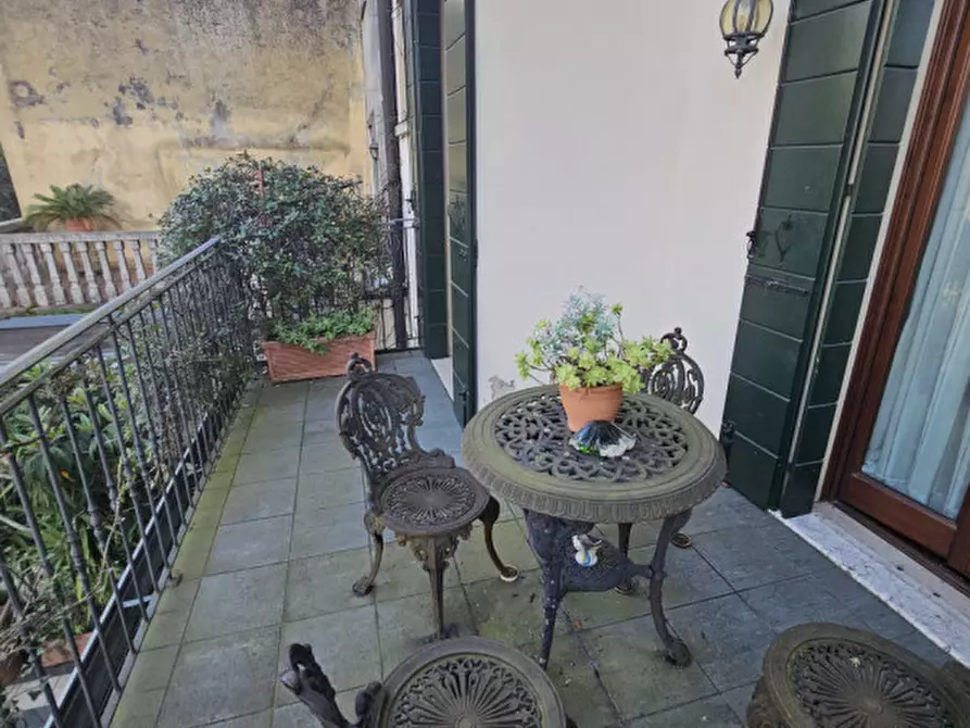 Immagine 76 di Palazzo in vendita  in riviera Mugnai a Padova