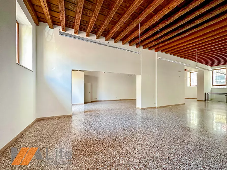 Immagine 1 di Negozio in affitto  in corso palladio a Vicenza