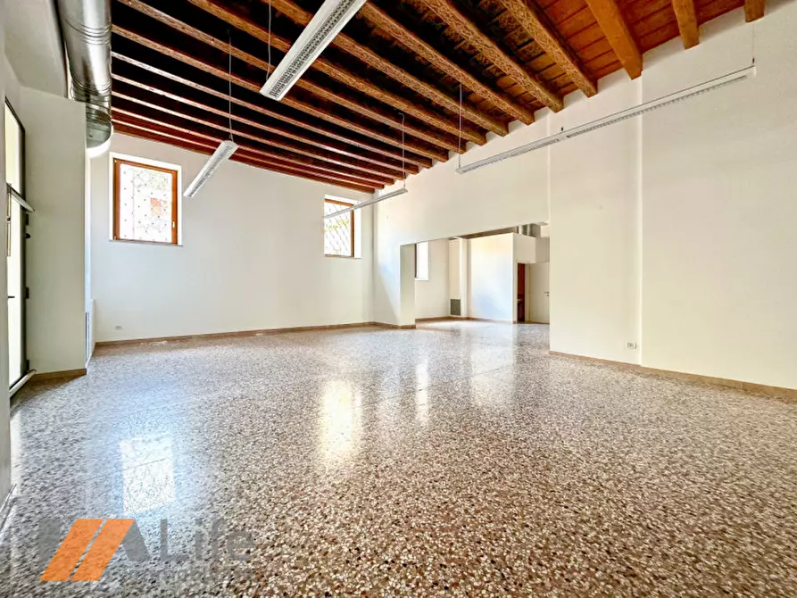 Immagine 2 di Negozio in affitto  in corso palladio a Vicenza