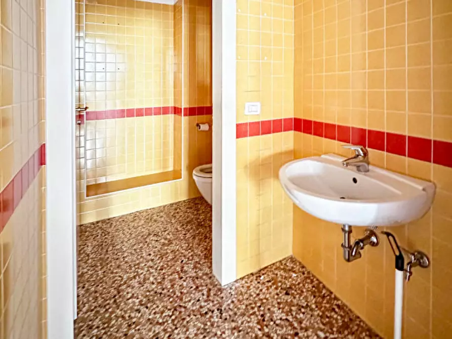 Immagine 8 di Negozio in affitto  in corso palladio a Vicenza