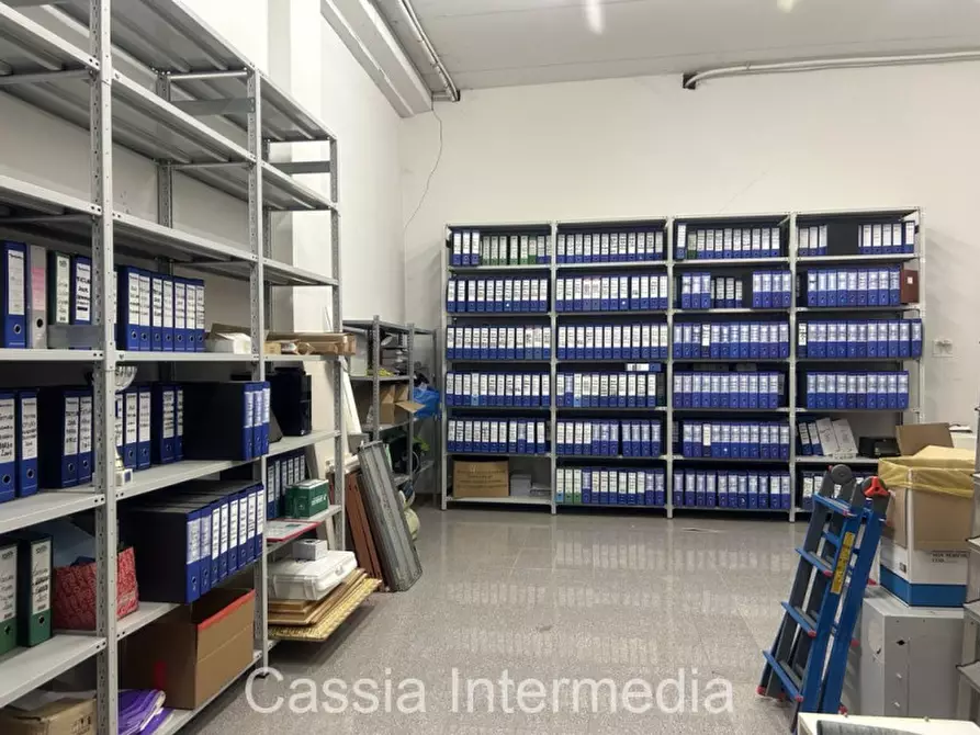 Immagine 14 di Negozio in affitto  in Via Petrarca snc a Civita Castellana