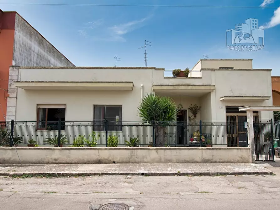 Immagine 1 di Casa indipendente in vendita  in Via Francesco Baracca a Lizzanello