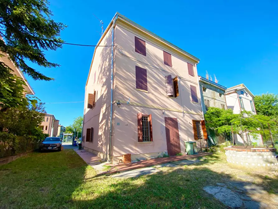 Immagine 1 di Casa indipendente in vendita  in Via Valli, 494 a Mirandola