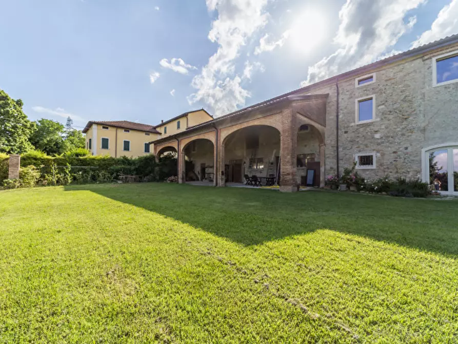 Immagine 1 di Villa in vendita  in Via Nazionale Lemignano a Collecchio
