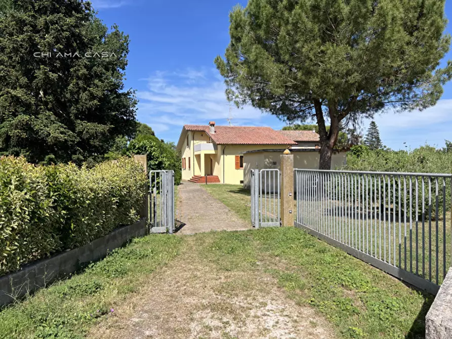 Immagine 1 di Casa indipendente in vendita  in Via Del Mulino 88 a Fano