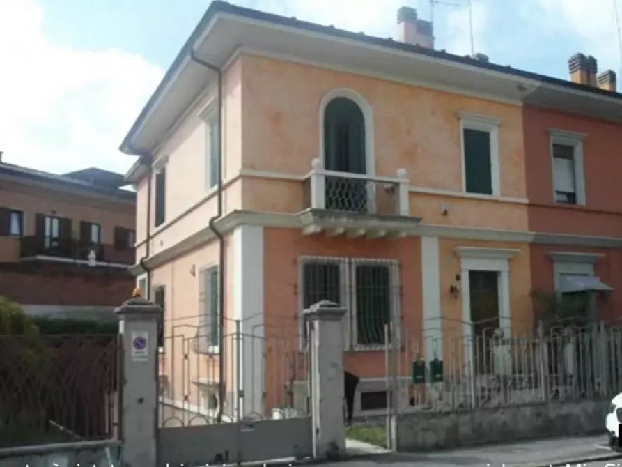 Immagine 1 di Villetta a schiera in vendita  in VIA BOLZANO 4 a Verona
