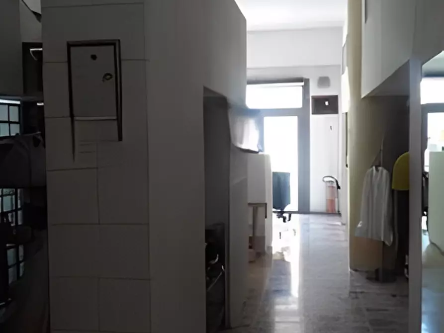 Immagine 4 di Negozio in vendita  in via Gramsci n. 213 a Riposto