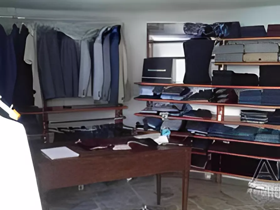 Immagine 7 di Negozio in vendita  in via Gramsci n. 213 a Riposto