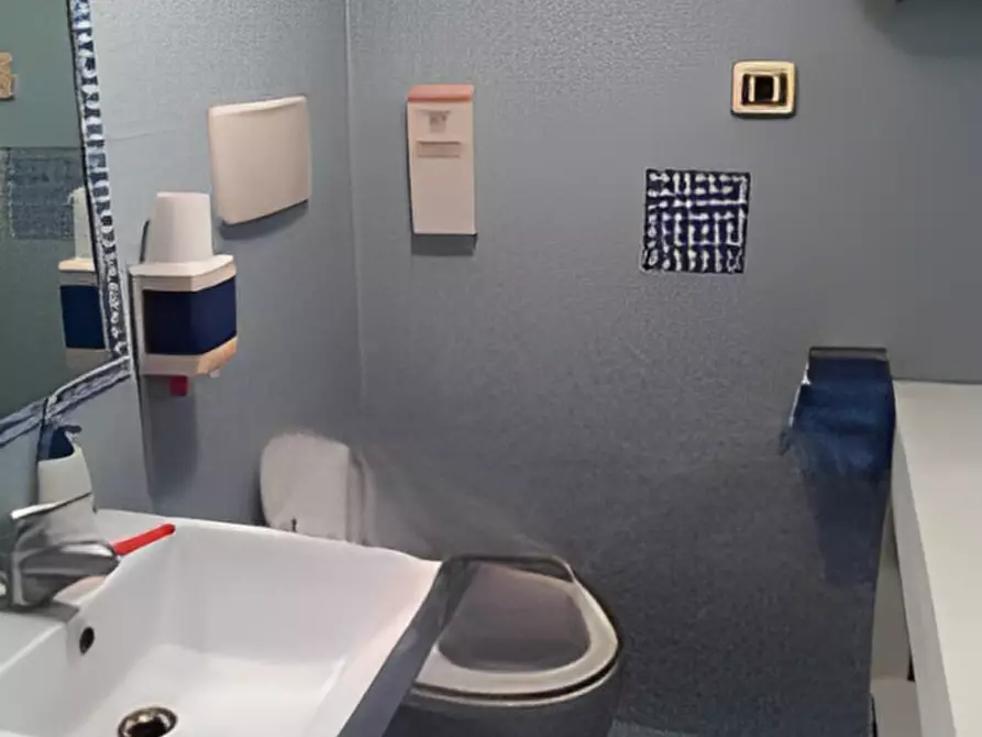 Immagine 8 di Negozio in vendita  in via Gramsci n. 213 a Riposto