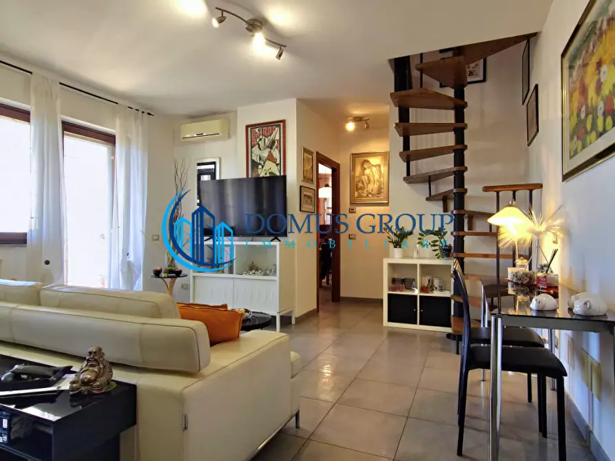 Immagine 2 di Attico in vendita  in Via Abbiategrasso, a Roma