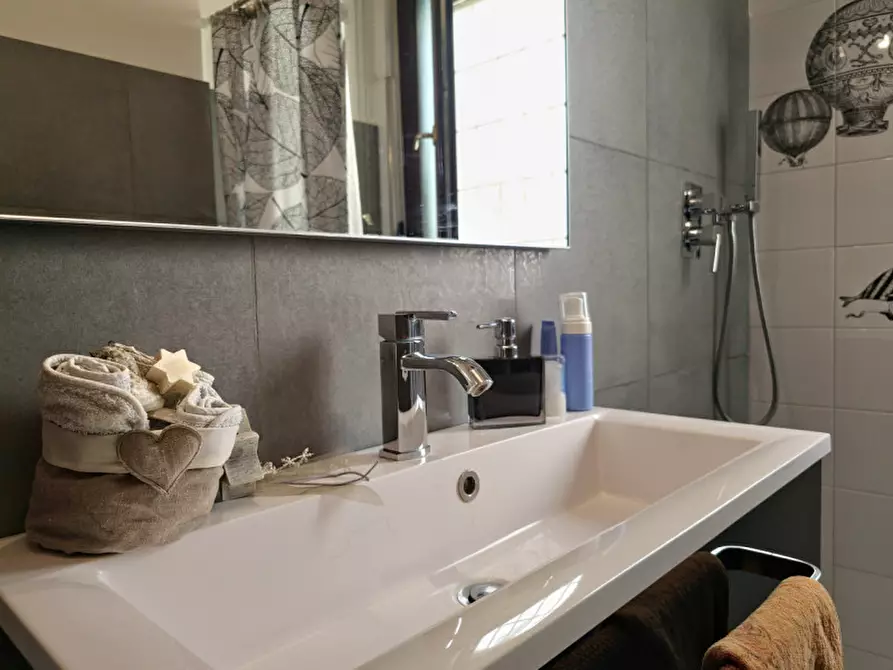 Immagine 29 di Attico in vendita  in Via Abbiategrasso, a Roma