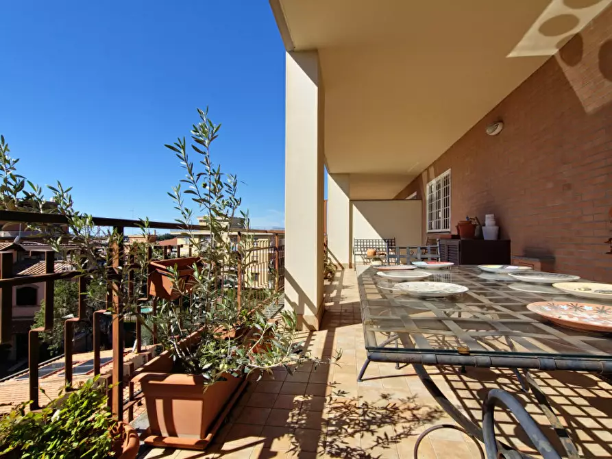 Immagine 33 di Attico in vendita  in Via Abbiategrasso, a Roma