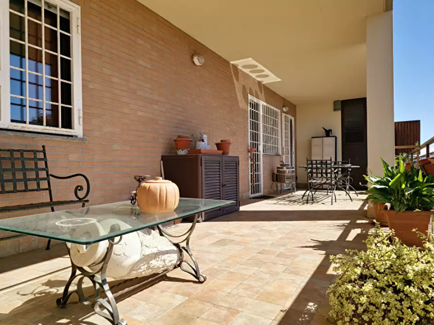 Immagine 40 di Attico in vendita  in Via Abbiategrasso, a Roma