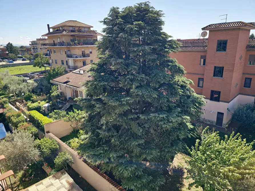 Immagine 41 di Attico in vendita  in Via Abbiategrasso, a Roma