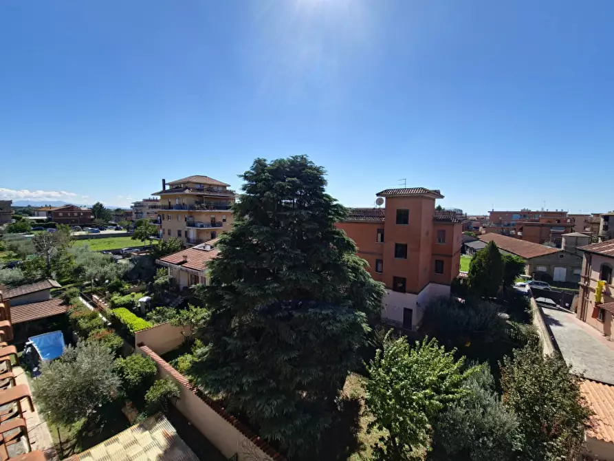 Immagine 44 di Attico in vendita  in Via Abbiategrasso, a Roma