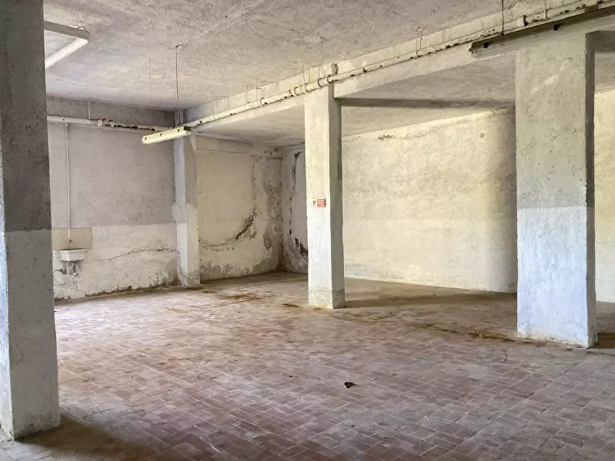 Immagine 2 di Garage in vendita  in Via Candido De Angelis a Anzio
