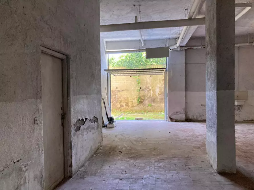 Immagine 10 di Garage in vendita  in Via Candido De Angelis a Anzio