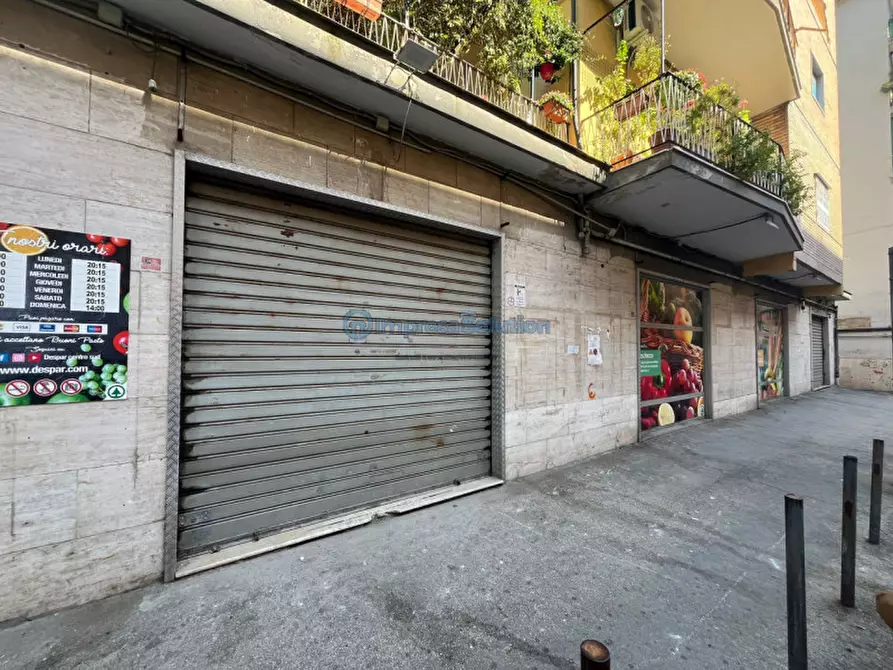 Immagine 1 di Negozio in affitto  in via paolo della valle a Napoli