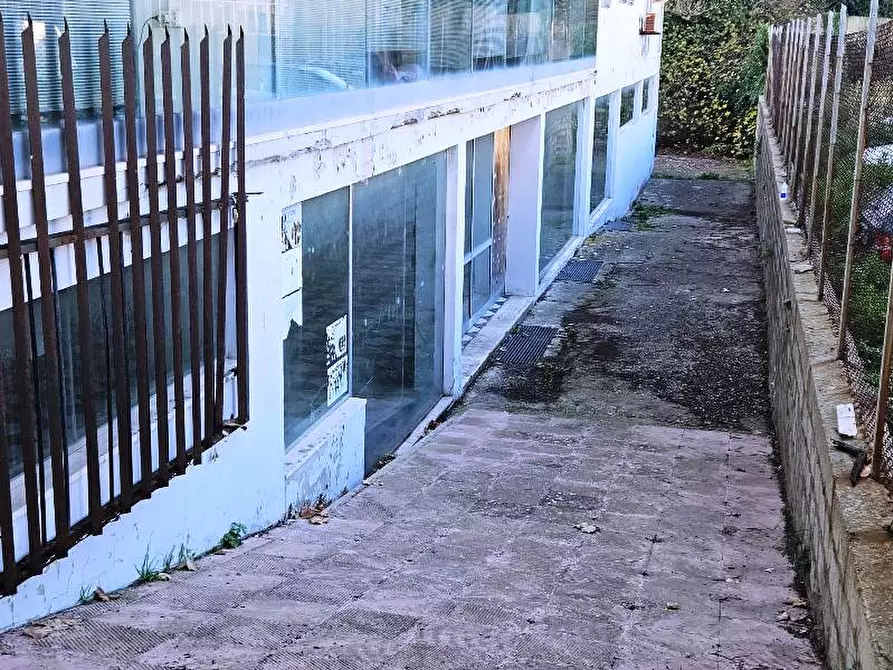 Immagine 3 di Magazzino in vendita  in VIALE PORTO TORRES 6 a Sassari