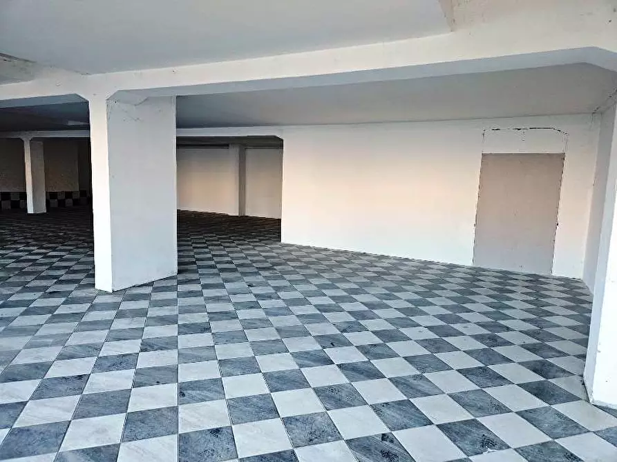 Immagine 4 di Magazzino in vendita  in VIALE PORTO TORRES 6 a Sassari