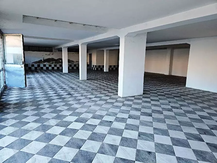 Immagine 5 di Magazzino in vendita  in VIALE PORTO TORRES 6 a Sassari