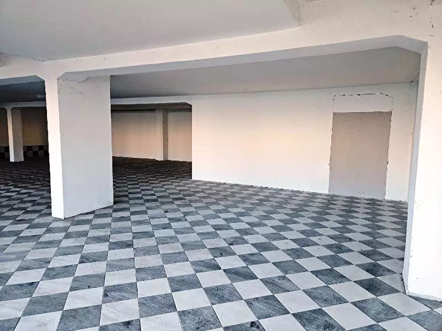 Immagine 7 di Magazzino in vendita  in VIALE PORTO TORRES 6 a Sassari