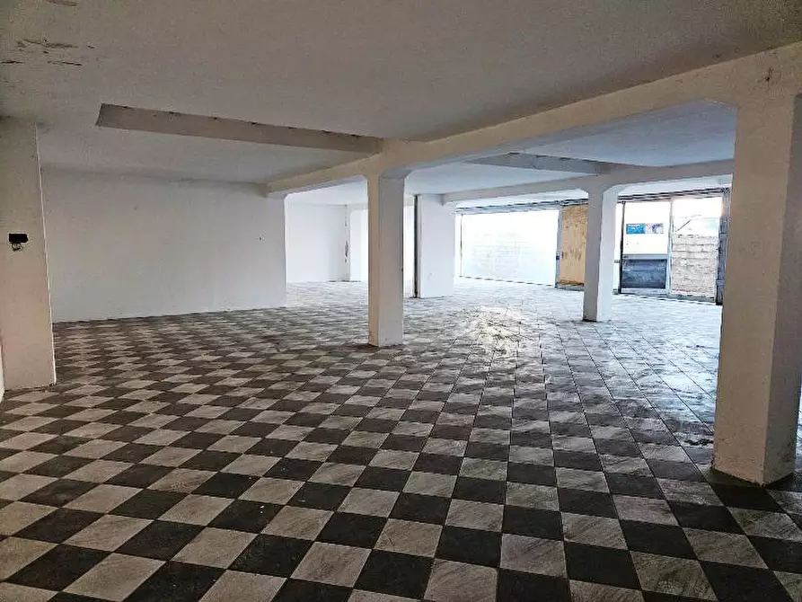 Immagine 8 di Magazzino in vendita  in VIALE PORTO TORRES 6 a Sassari