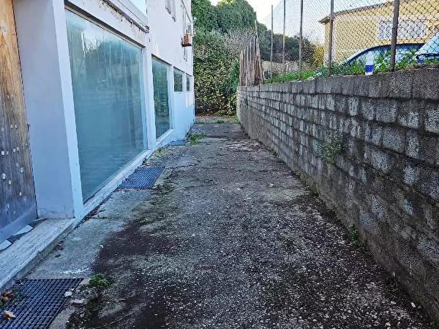 Immagine 10 di Magazzino in vendita  in VIALE PORTO TORRES 6 a Sassari