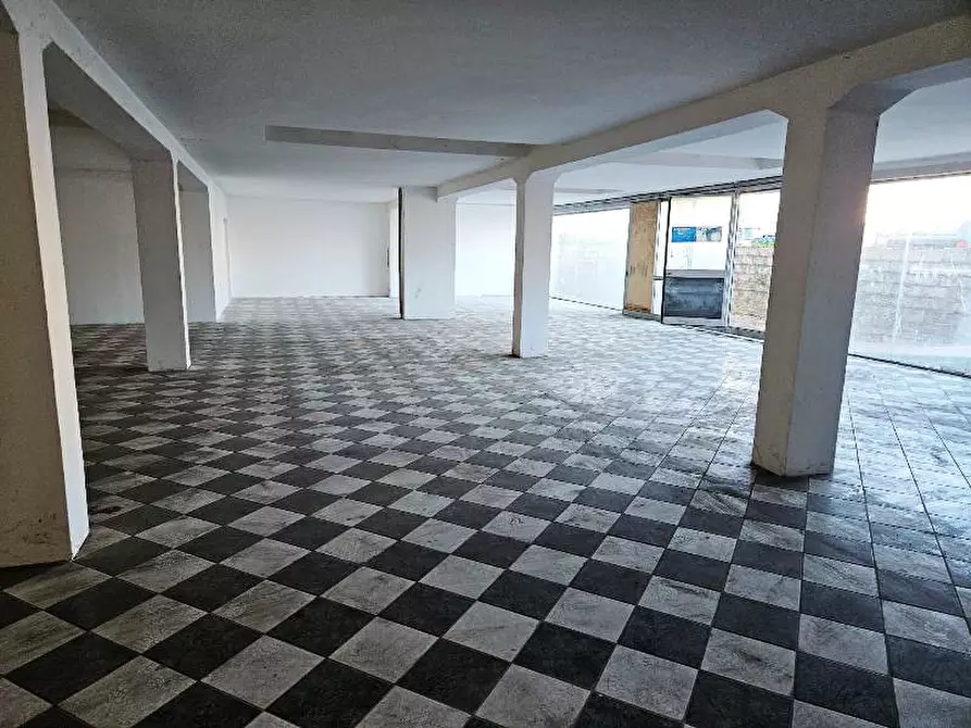 Immagine 11 di Magazzino in vendita  in VIALE PORTO TORRES 6 a Sassari