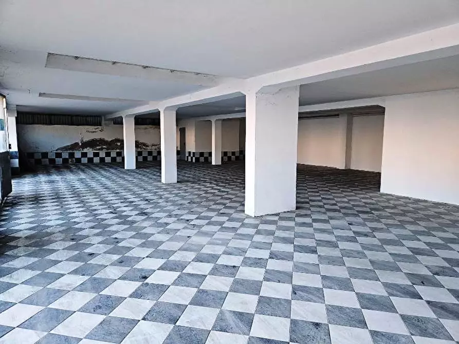 Immagine 12 di Magazzino in vendita  in VIALE PORTO TORRES 6 a Sassari