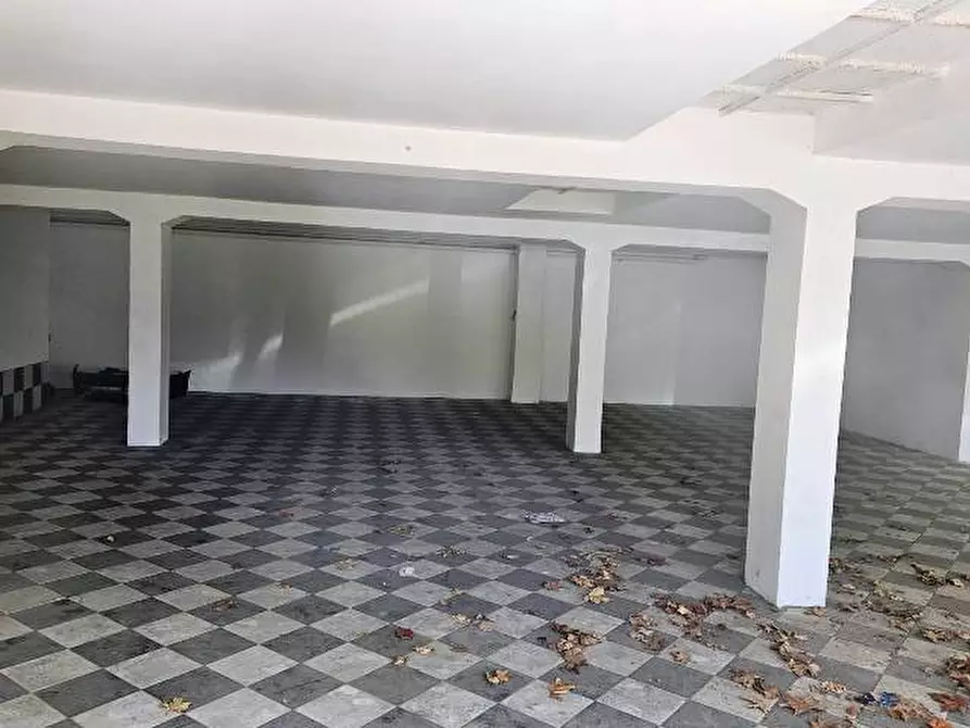 Immagine 18 di Magazzino in vendita  in VIALE PORTO TORRES 6 a Sassari