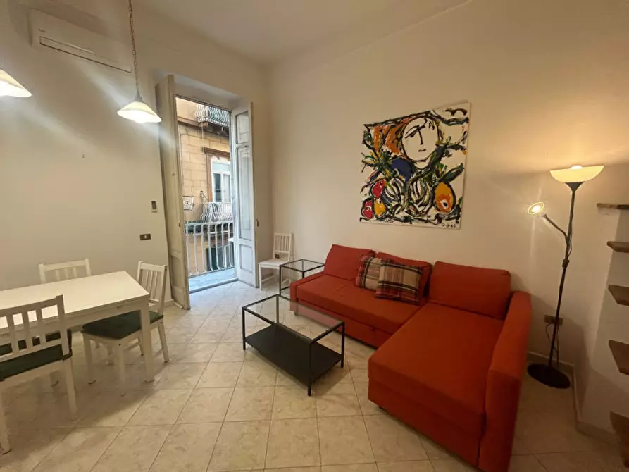 Immagine 2 di Appartamento in affitto  in Via Chiaia a Napoli