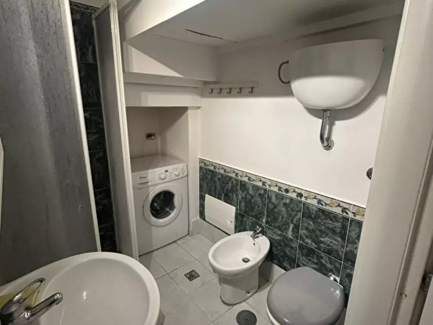 Immagine 11 di Appartamento in affitto  in Via Chiaia a Napoli