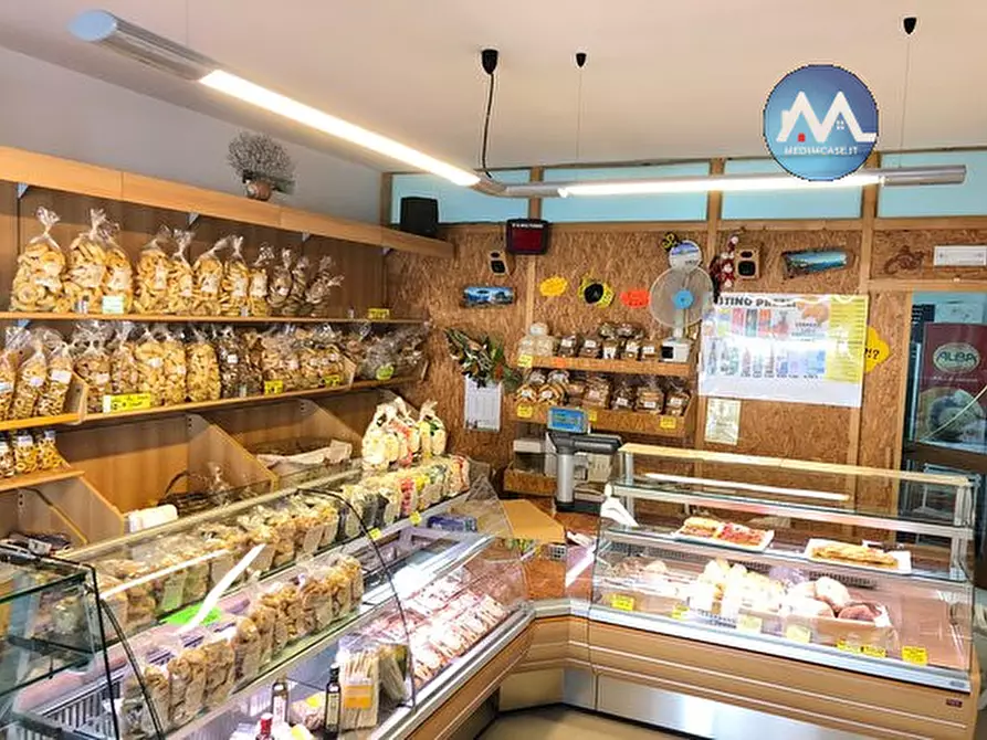 Immagine 4 di Attività commerciale in vendita  in via passeri a Pesaro