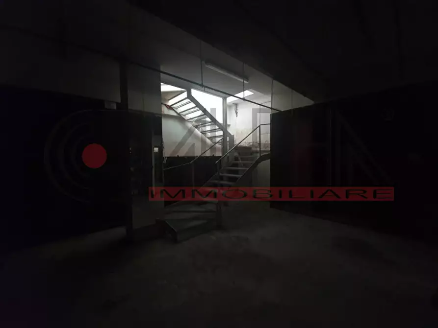 Immagine 14 di Negozio in affitto  in PIAZZA DELLA RADIO a Roma