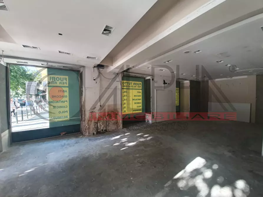 Immagine 17 di Negozio in affitto  in PIAZZA DELLA RADIO a Roma