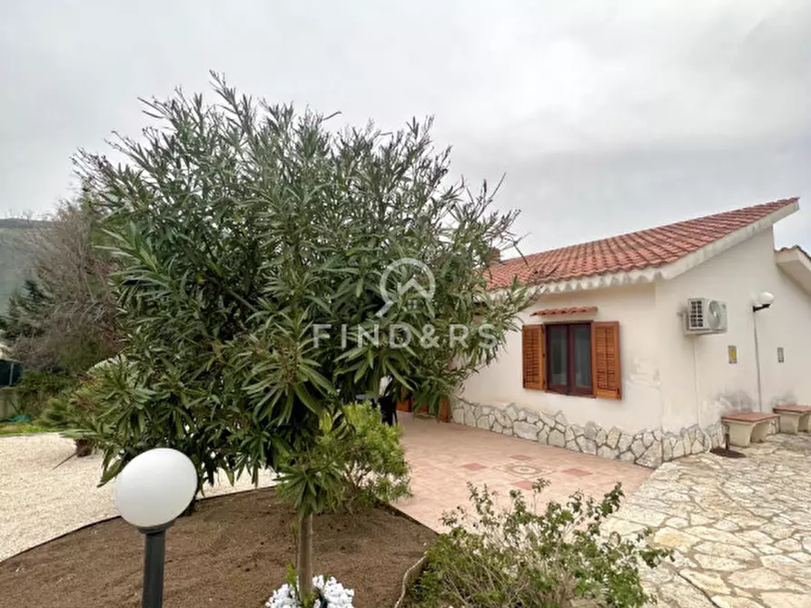 Immagine 1 di Villa in vendita  in Contrada Fraginesi 241/h a Castellammare Del Golfo