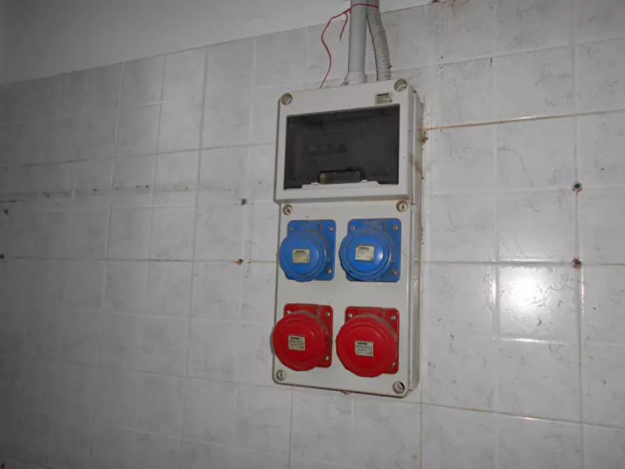 Immagine 20 di Negozio in vendita  in VIALE LEOPARDI , Lido degli Estensi (FE) 25 a Comacchio