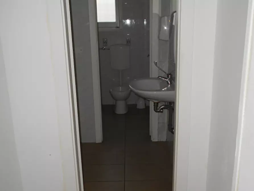 Immagine 25 di Negozio in vendita  in VIALE LEOPARDI , Lido degli Estensi (FE) 25 a Comacchio