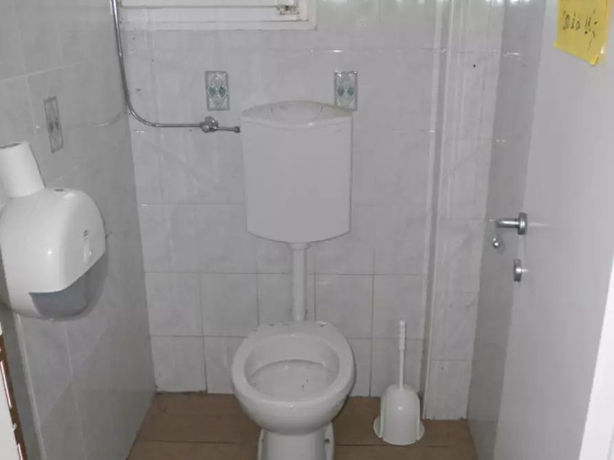 Immagine 26 di Negozio in vendita  in VIALE LEOPARDI , Lido degli Estensi (FE) 25 a Comacchio