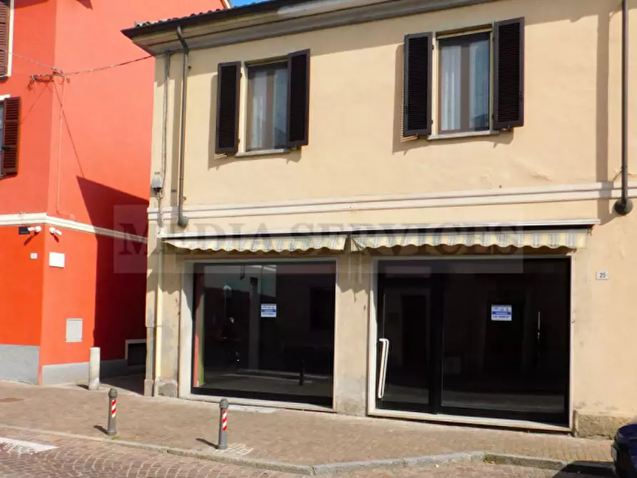 Immagine 2 di Negozio in vendita  in via Benedetto Cairoli n° 25 a Sannazzaro De' Burgondi