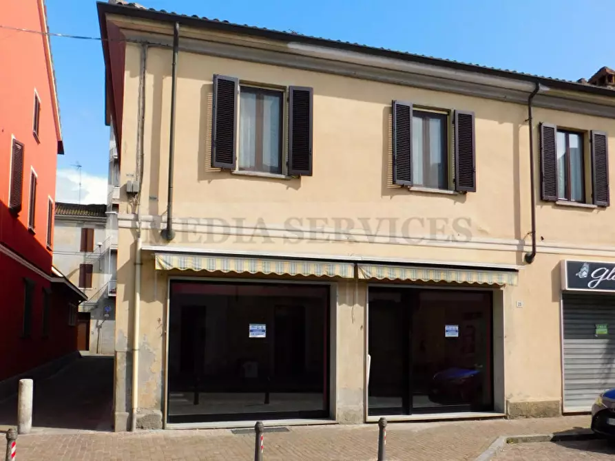 Immagine 3 di Negozio in vendita  in via Benedetto Cairoli n° 25 a Sannazzaro De' Burgondi