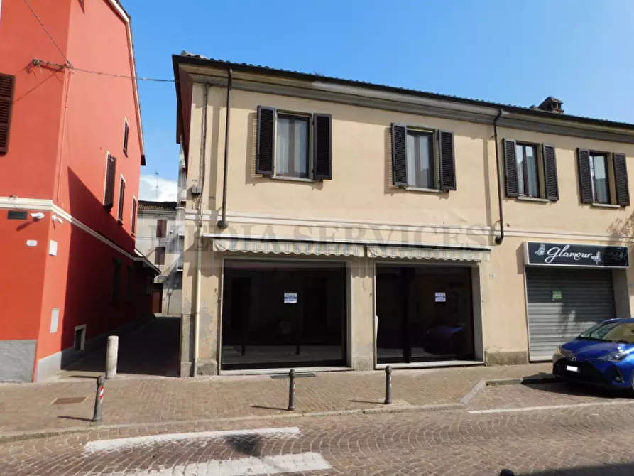 Immagine 18 di Negozio in vendita  in via Benedetto Cairoli n° 25 a Sannazzaro De' Burgondi