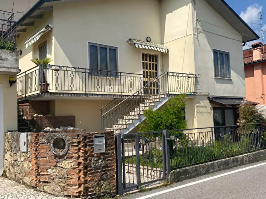 Immagine 1 di Casa bifamiliare in vendita  in VIA BUGANO a Vicenza